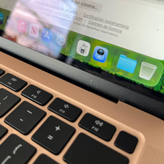 MacBook Air M1 2020 8GB RAM 256GB SSD Renovado – Condición Buena